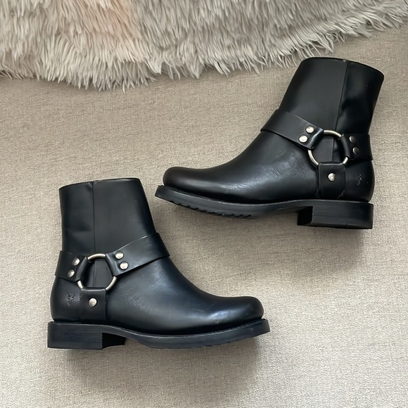 FRYE Veronica Harness Short Boots- 6.5 - Picture 3 of 6
